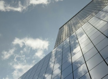 ალუმინის ფასადი ნახევარჩამკეტით